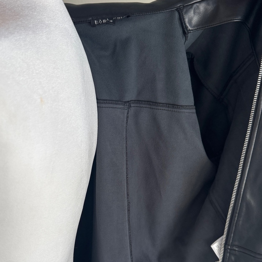 Elegant Black Leather Women's Jacket - Picture 5 of 6